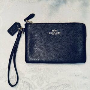 EUC‎ Coach Corner Zip Wristlet in Black Pebbled Leather